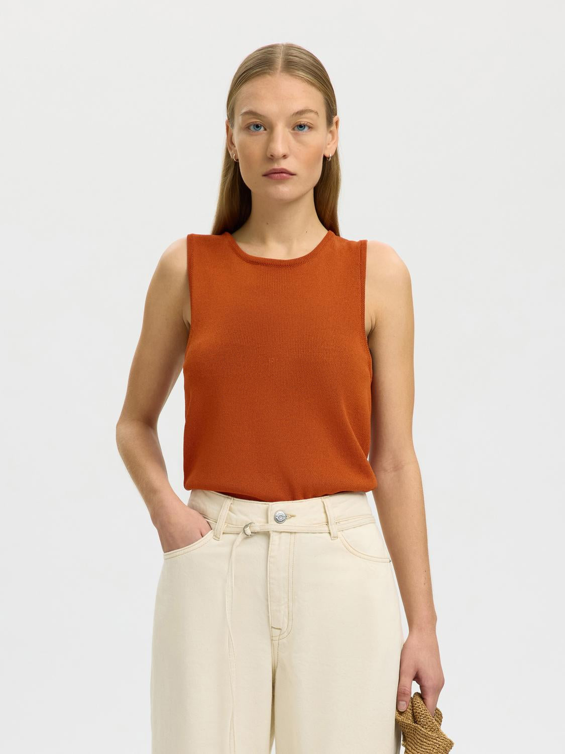 model_shot-front